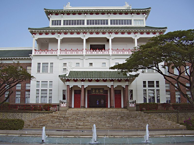 「李光前中國藝術收藏」曾於南洋大學（今南洋理工大學）華裔館展出。來源：Nanyang Technological University。