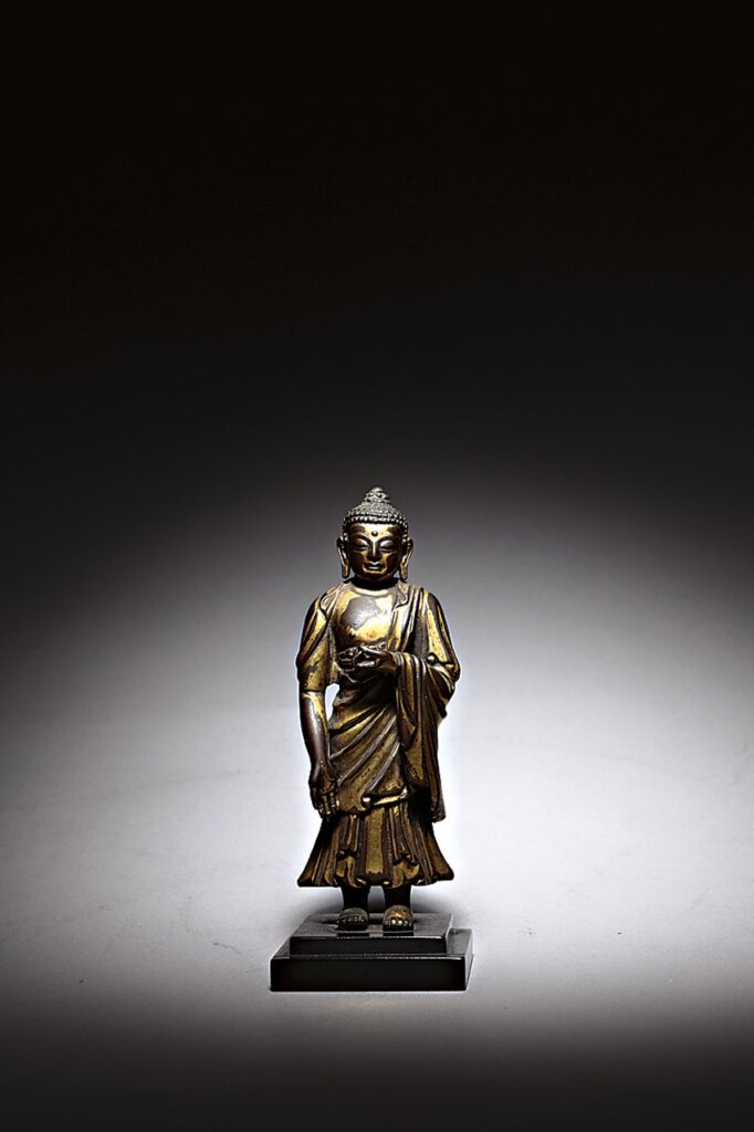 展品西晉〈雞籠〉、〈豬圈〉。