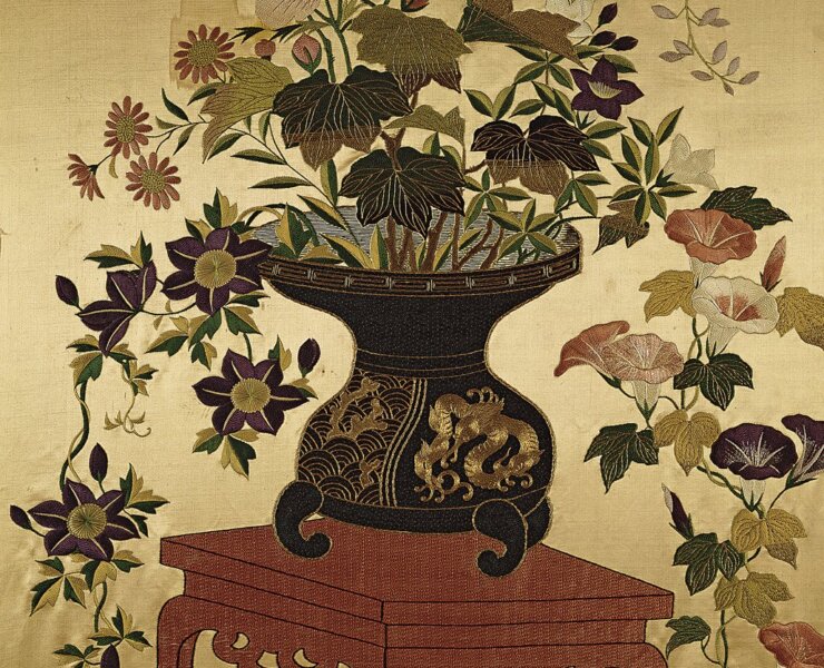 清〈立式花蝶大繡片〉局部，史博館藏。