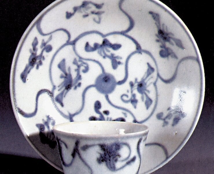 「的惺號」（the Tek Sing wreck，1882年沉沒）出水的福建德化窯青花盤、盞。