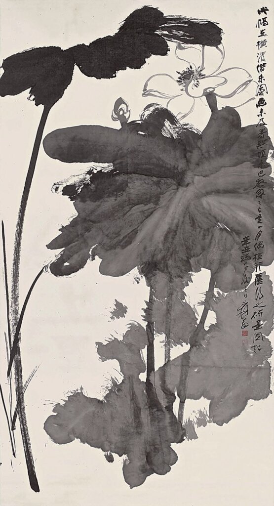 清乾隆〈黃地青花折枝花果紋天球瓶〉，高53公分，預估價2500萬～3500萬港元，成交價4156萬港元，香港蘇富比「重要中國瓷器及工藝品」。