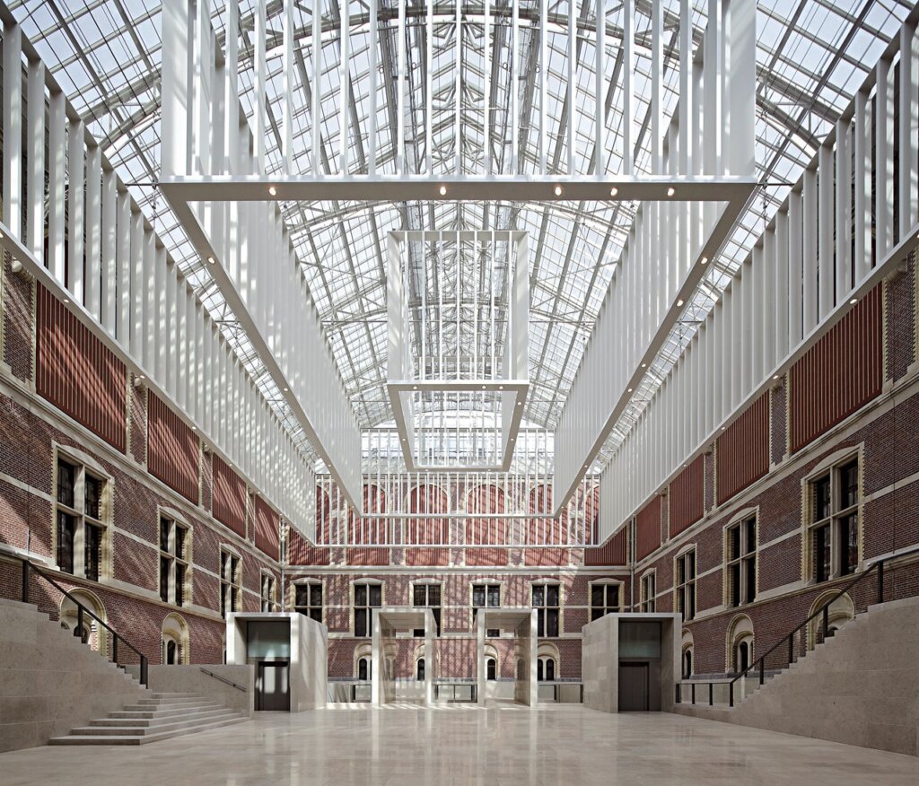 荷蘭阿姆斯特丹國家博物館整建後的地面樓大廳，攝影／Pedro Pegenaute。