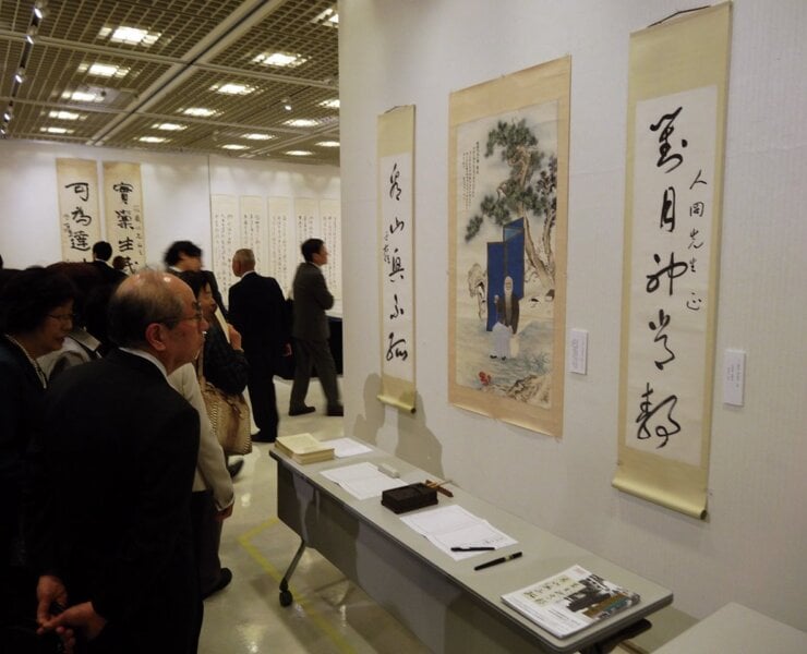 展覽現場，觀眾絡繹不絕。
