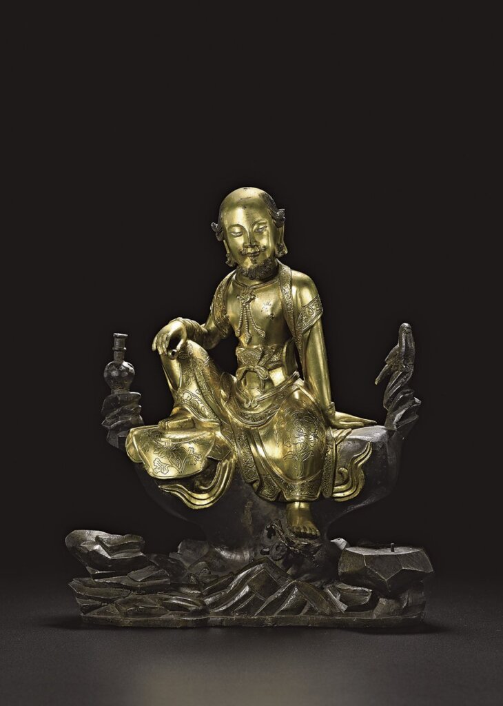 蘇富比編號93的16世紀明〈局部鎏金銅觀音菩薩坐像〉，成交價15萬8500英鎊。