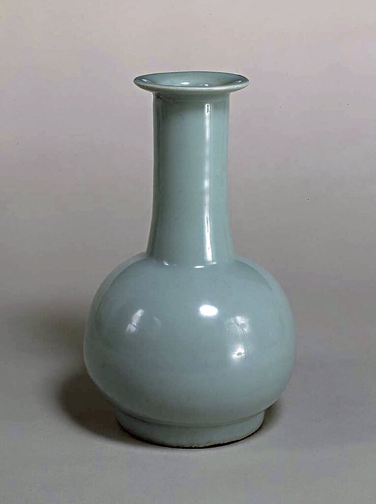南宋（13世紀）〈青瓷下蕪形瓶〉，國寶，Arc-en-Ciel美術財團藏。