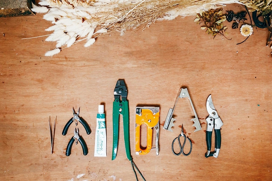 李霽植物創作的使用工具。(攝影/李盈靜)