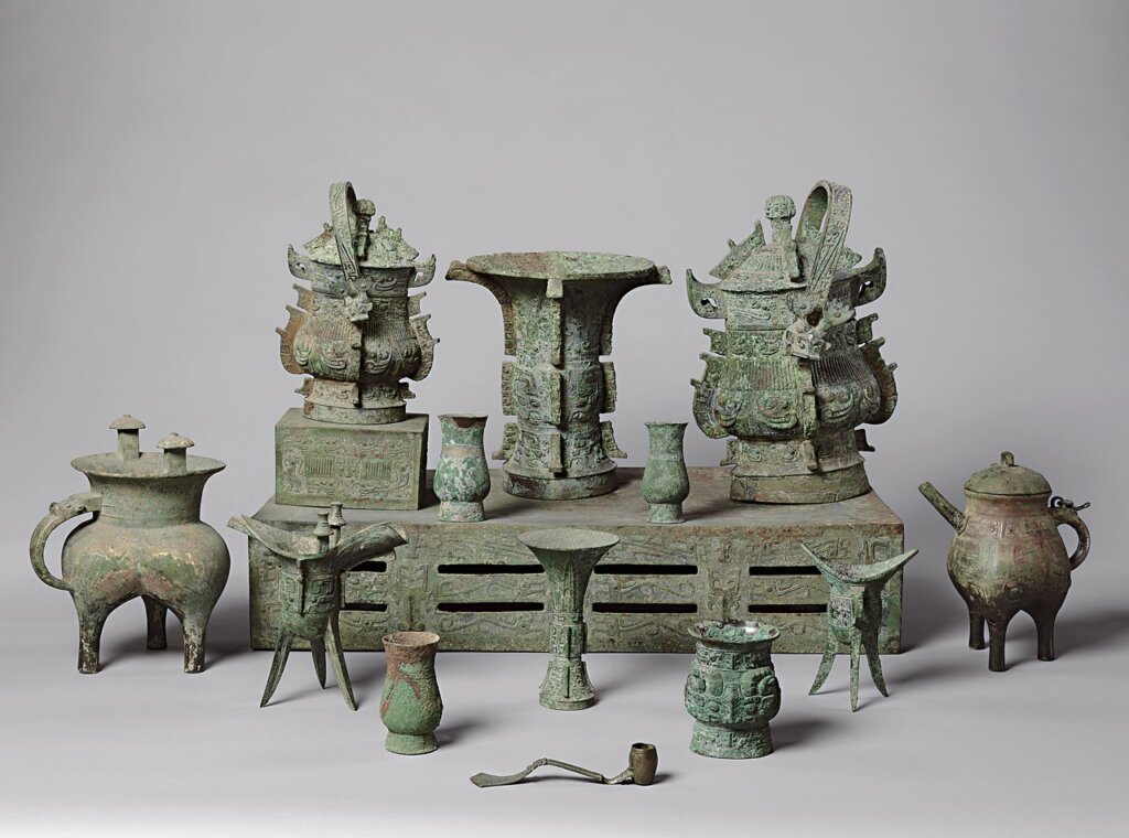 西周公元前11世紀晚期青銅禮器（銅禁等銅器）一套，美國大都會藝術博物館藏。Munsey Fund，1931（27.72.1-14）。©The Metropolitan Museum of Art。