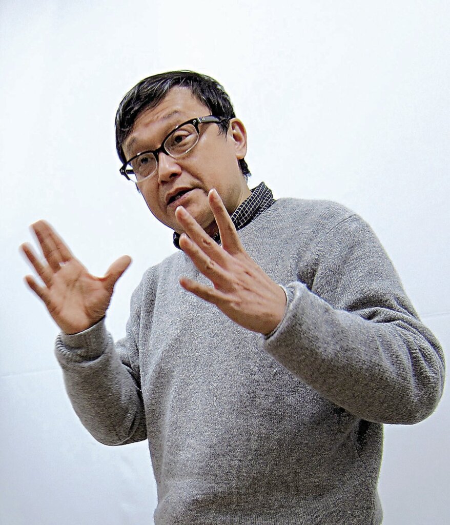 台灣大學藝術史研究所特聘教授謝明良。