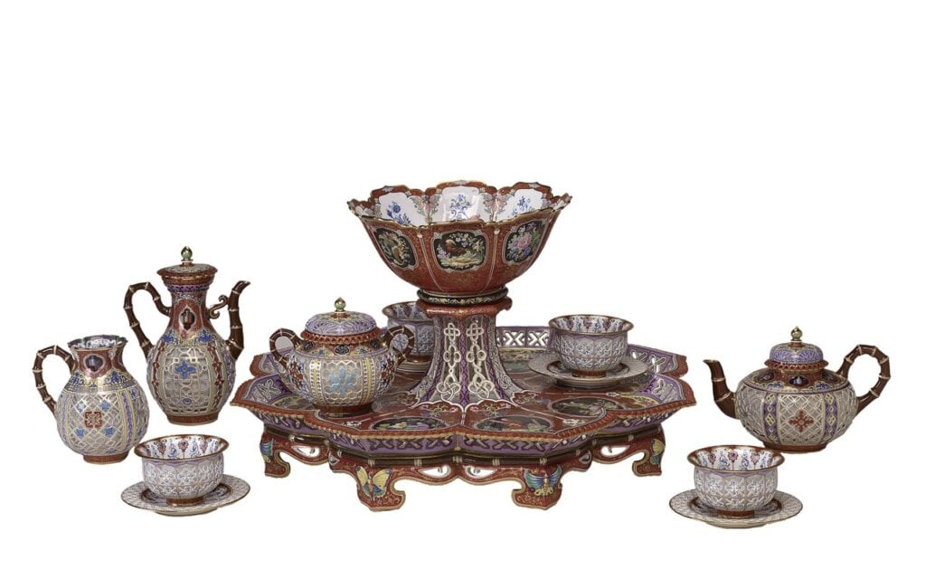 約1839~1842年〈早餐套組:中式鏤空餐瓷組(Breakfast Service:Déjeuner Chinois Réticulé)〉硬質瓷器,塞弗爾瓷窯廠製,通體高20公分、寬50公分。美國舊金山藝術博物館笛洋美術館© Fine Arts Museums of San Francisco, de Young Legion of Honor,館藏編號2009.11.1-10。