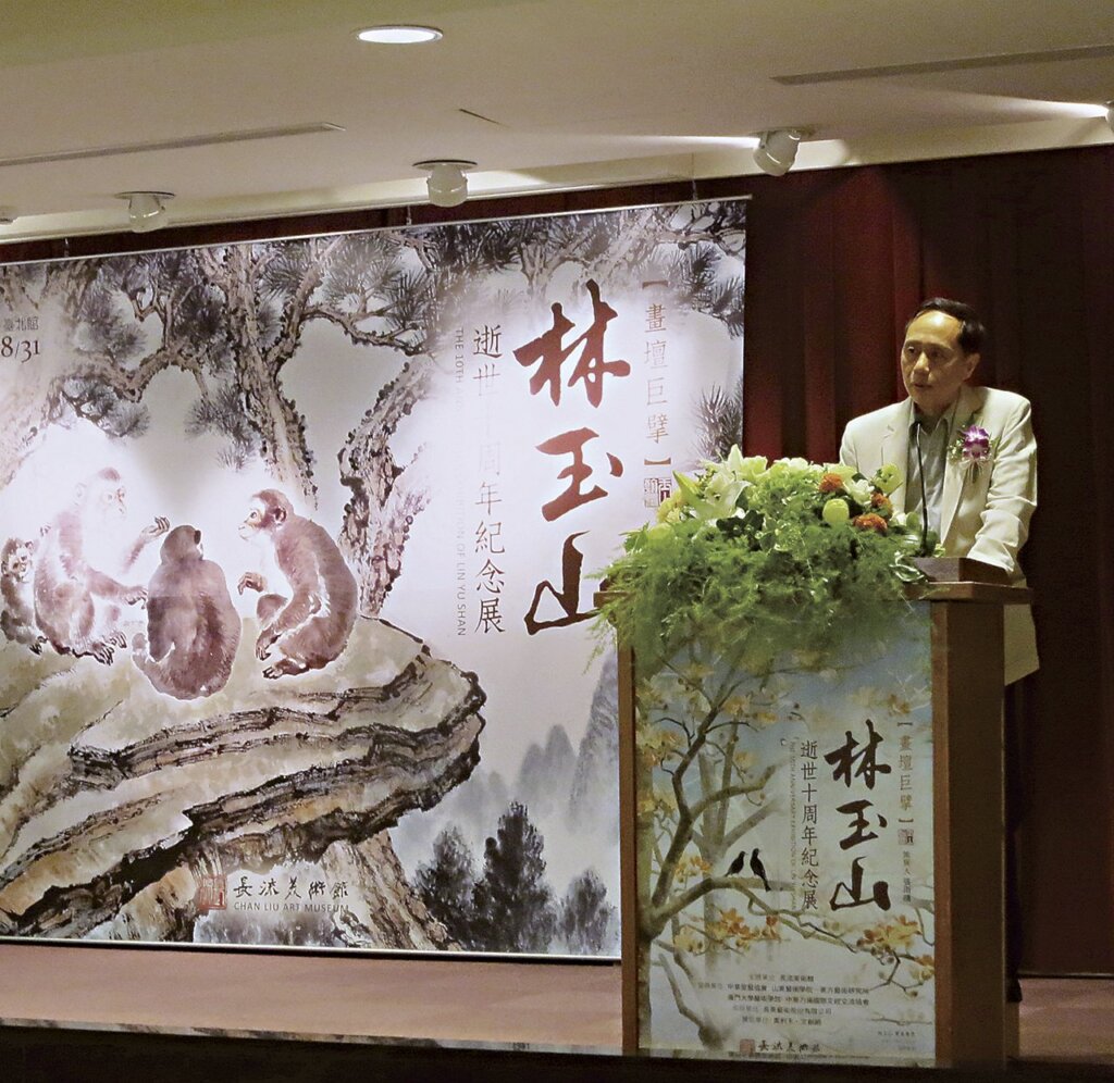 本次展出多幅日治時期林玉山畫作，為其最大特色。如本幅為1940年所作〈松林群鶴〉，絹本彩墨。