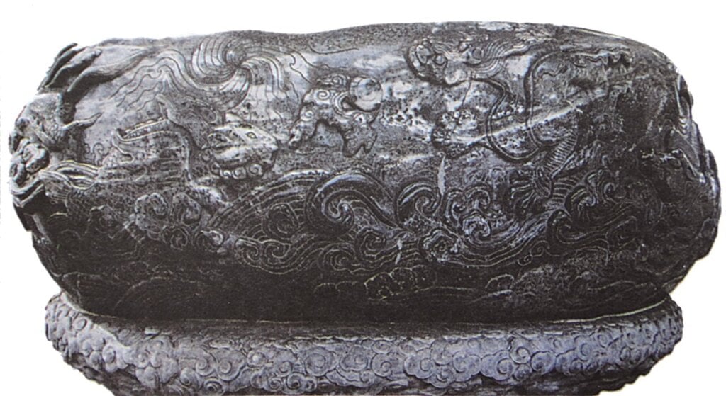 遼代〈摩羯銅鏡〉，2006年中國嘉德拍品。
