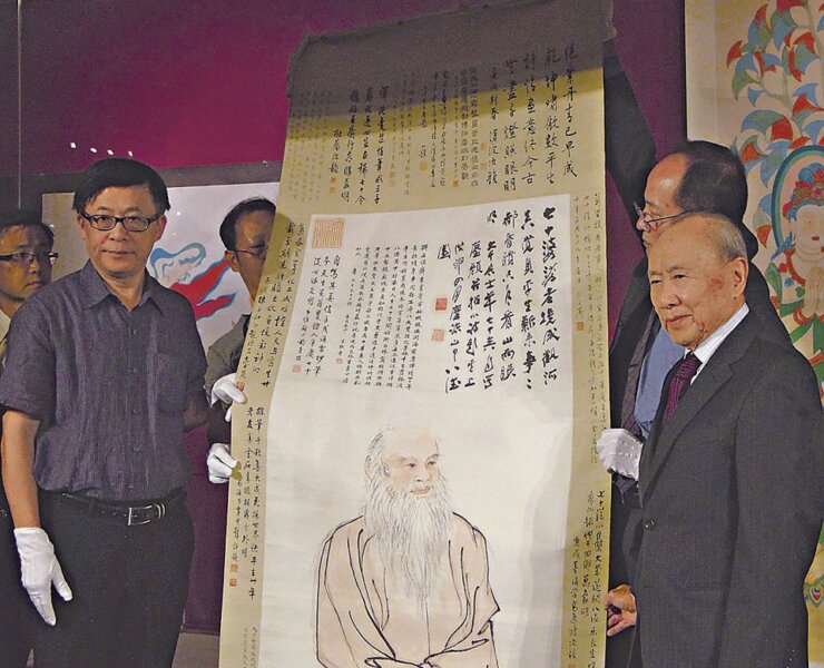 張大千之子張葆蘿將大千70歲自畫像捐贈予史博館。