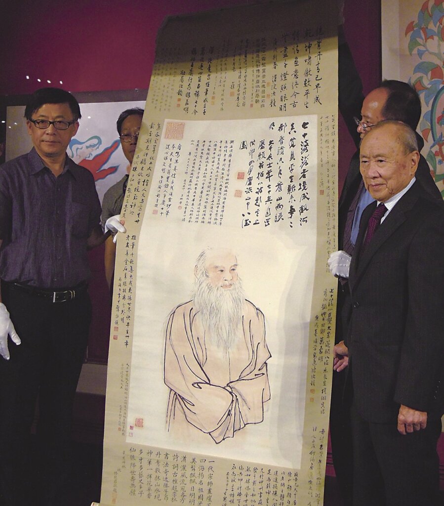 張大千及其自畫像，1968年攝於巴西。