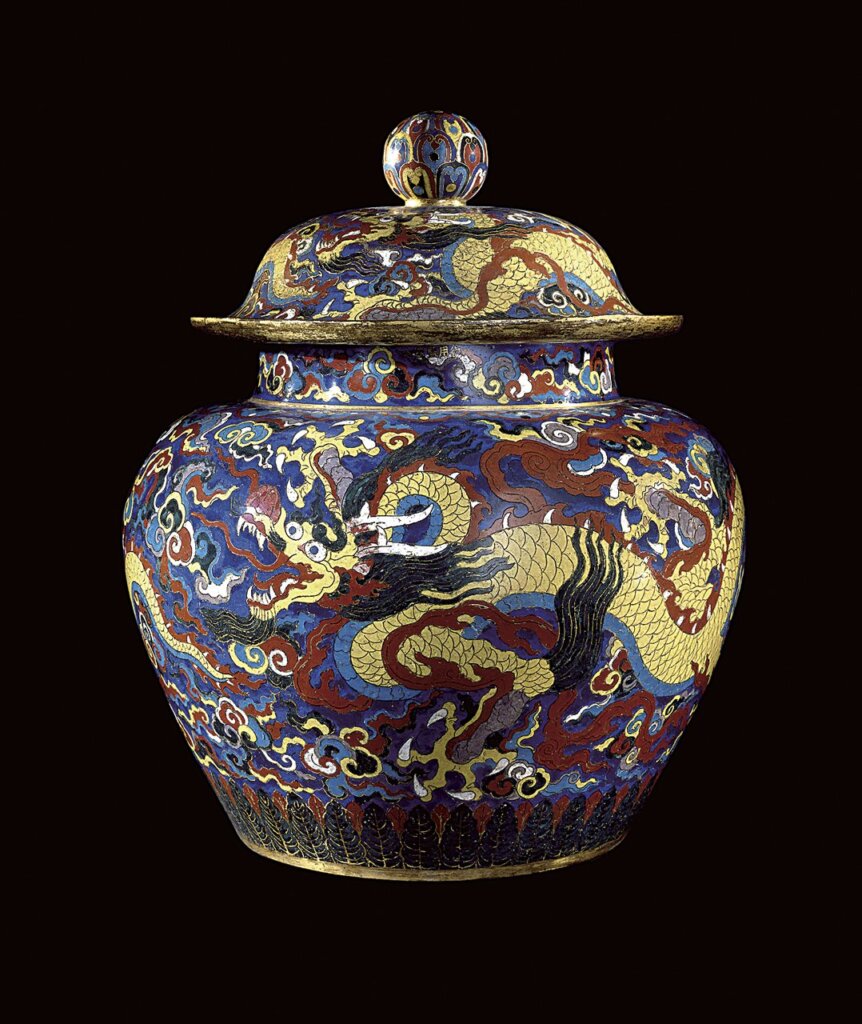 明代宣德〈掐絲琺瑯雲龍紋蓋罐〉，大英博物館藏。©The Trustees of the British Museum。