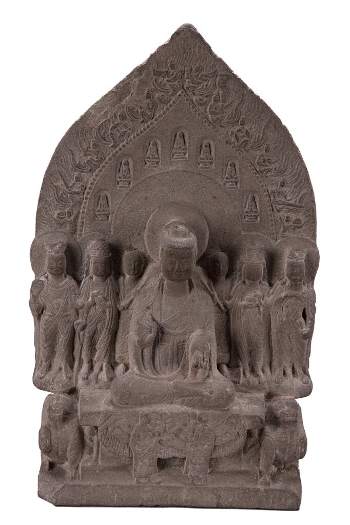 南朝（420～589）〈背屏式石佛造像碑〉，四川成都萬佛寺遺址出土，四川博物院藏。