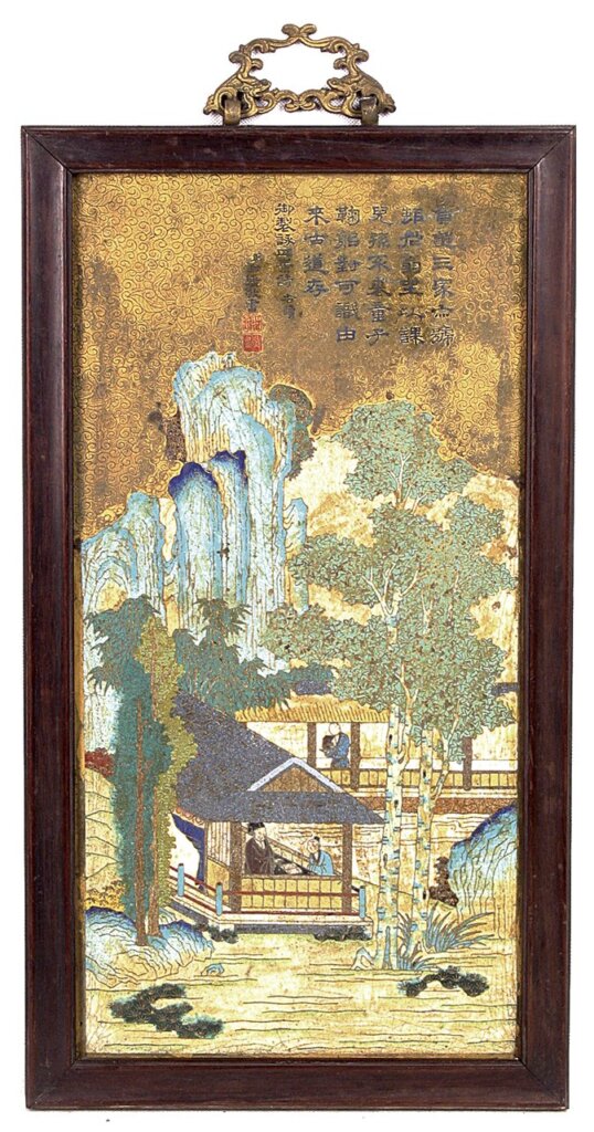 清乾隆〈紅木邊掐絲琺瑯御製詠四景詩掛屏〉，長64公分，寬34.5公分。