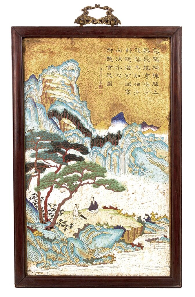 清乾隆〈紅木邊掐絲琺瑯御題會琴圖掛屏〉，全長71公分，全寬46公分，心長65公分，心寬40.2公分。
