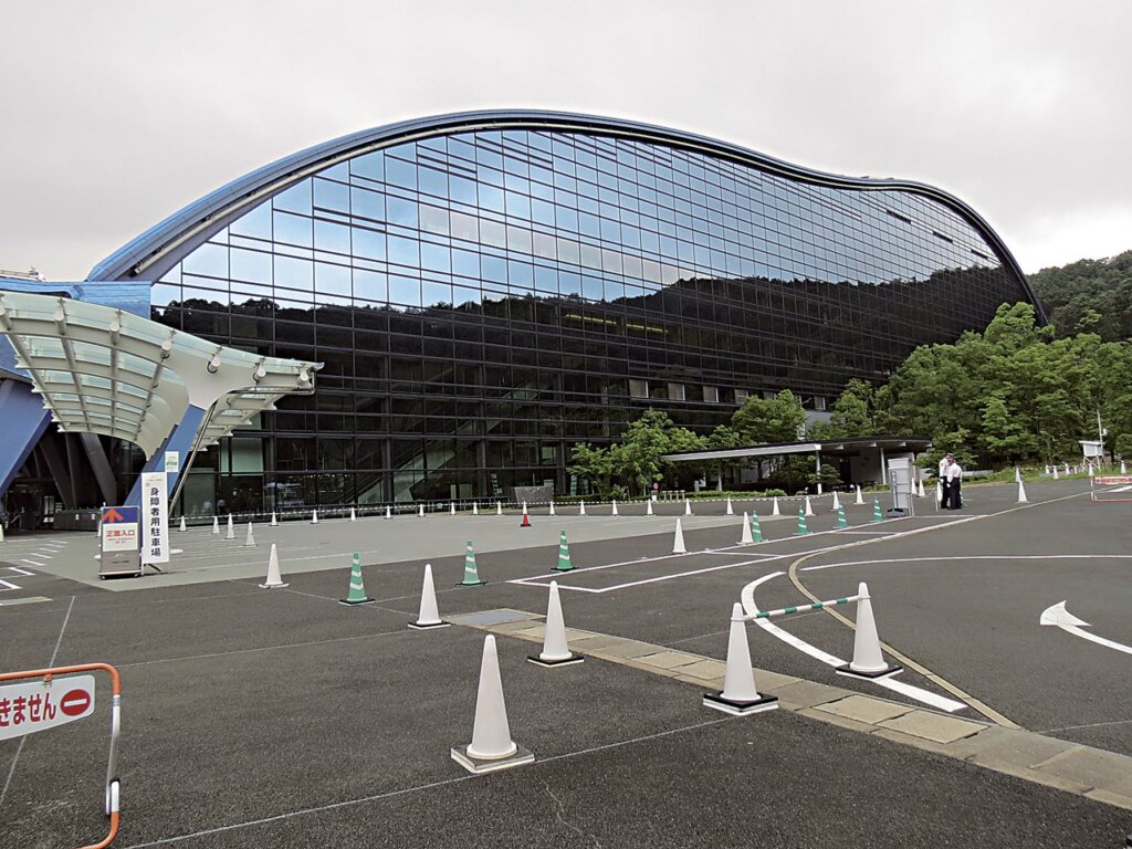 研討會現場，由九州國立博物館館長三輪嘉六致開場詞。圖／九州國立博物館。