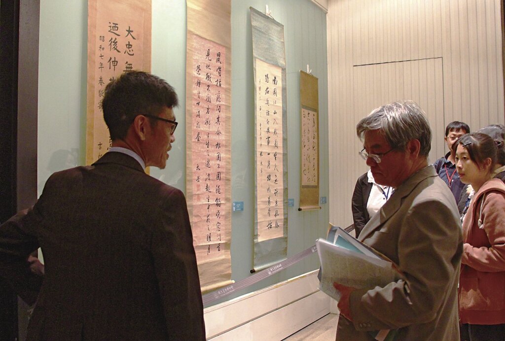 三看：三看「更多」，狹長的展間裡以探索為綱，一面結合壁畫內容展示相關文物，一面陳設壁畫製作、修繕諸多道具。