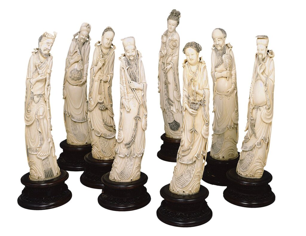明〈牙雕八仙〉，底徑7.5公分、高31公分，國立歷史博物館藏。