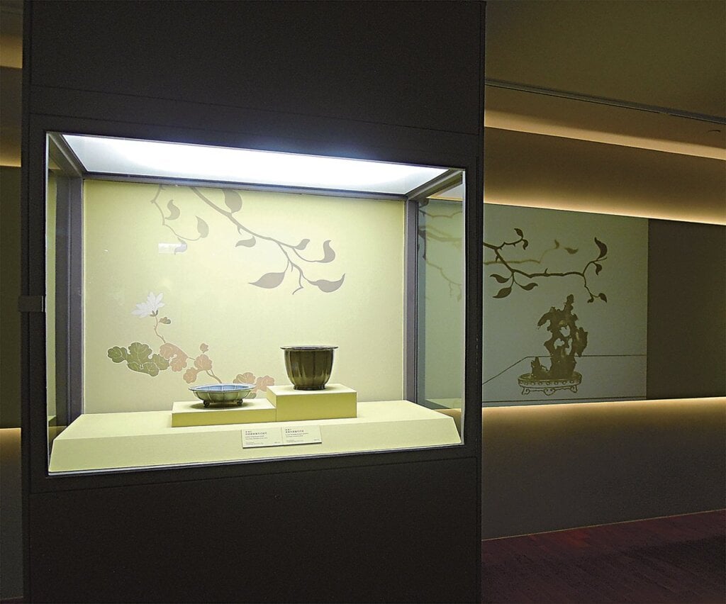 「瓶盆風華―明清花器特展」展廳203，展覽一隅。