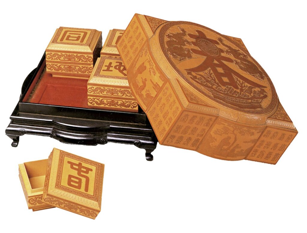 清乾隆〈文竹「天地同春」春壽罩盒〉,北京故宮藏。