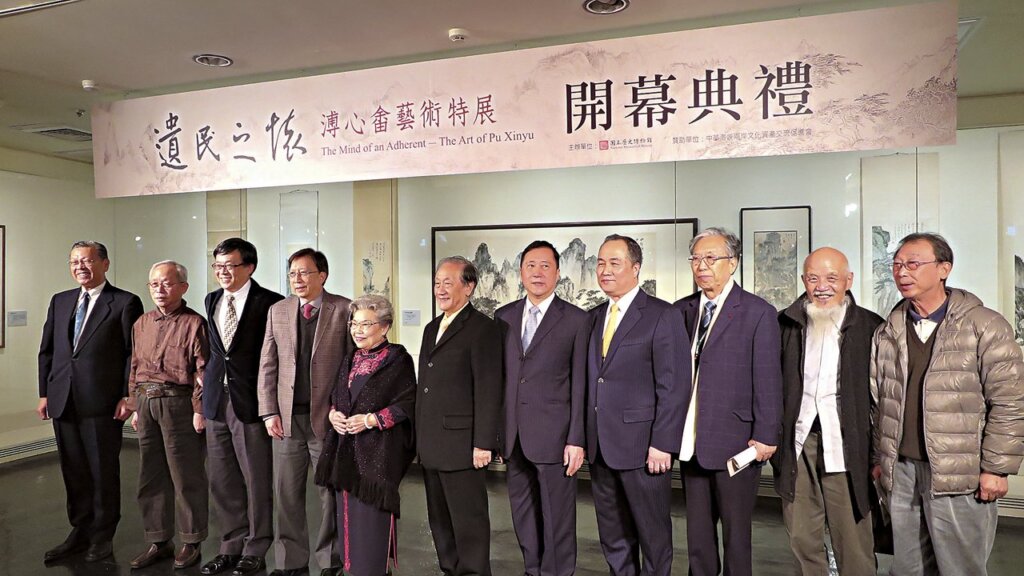 何創時書法基金會董事長何國慶開幕致詞。