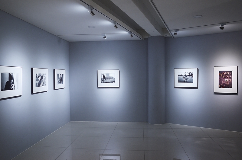 「細江英公攝影展─讓我忘我 與草間彌生的奇遇」於德鴻畫廊展覽現場。（攝影／侯昱寬）