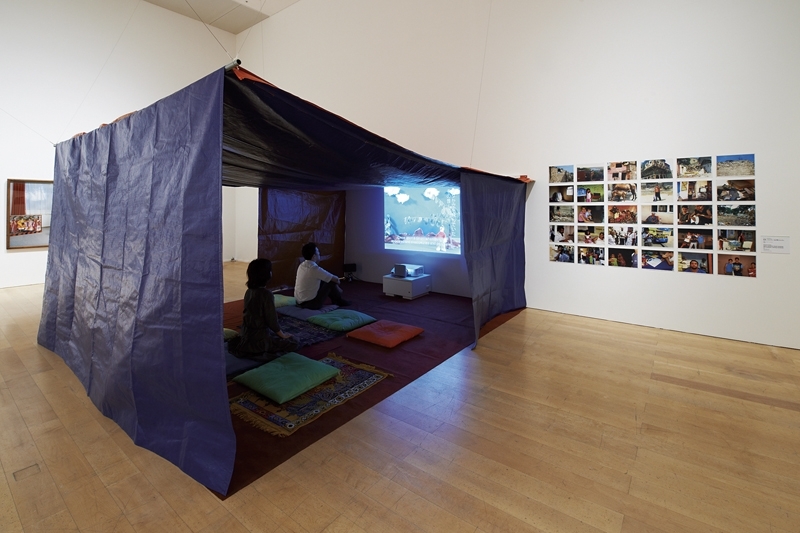 森美術館「Go-Betweens: The World Seen through Children」展場一景。Photo: Sakano Takaya Photo Courtesy: Mori Art Museum, Tokyo現正於MoMA展出的「Making Music Modern Design for Ear and Eye」展場一景。c 2014 The Museum of Modern Art. Photo John Wronn
