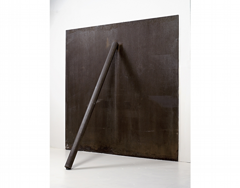 Richard Serra《Pole and Plate》.1969。圖/Collection Martin Z. Margulies