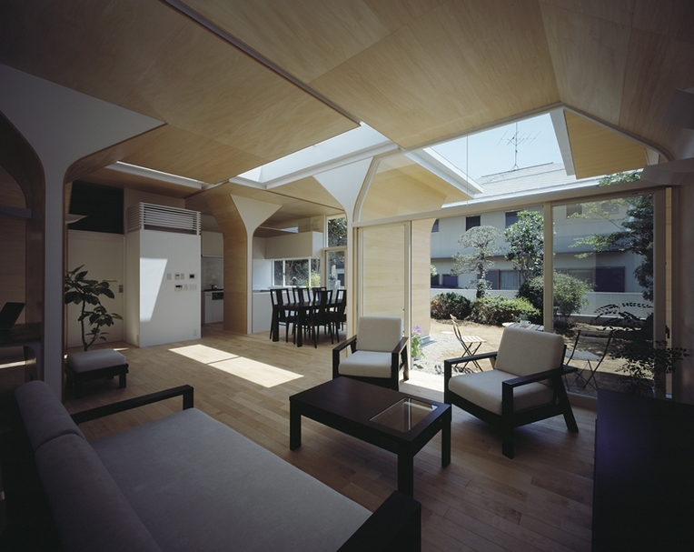 「KOKAGE」建築的內部。