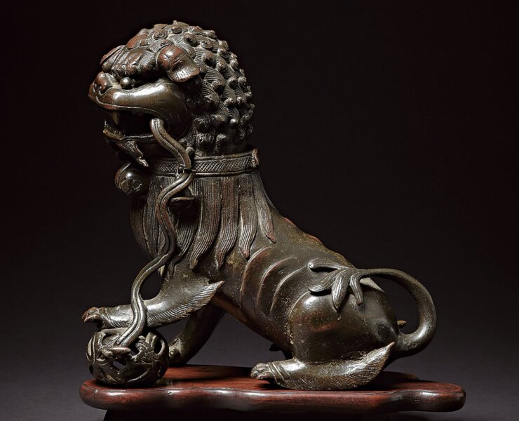 明代〈青銅獅形香爐〉。圖╱Michael Goedhuis Ltd。