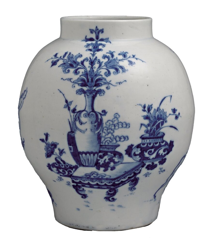 1695〜1710年〈聖克婁青花卵形瓶〉，軟質瓷器，高20.3公分，美國紐約大都會博物館藏，藏品編號17.190.1911。