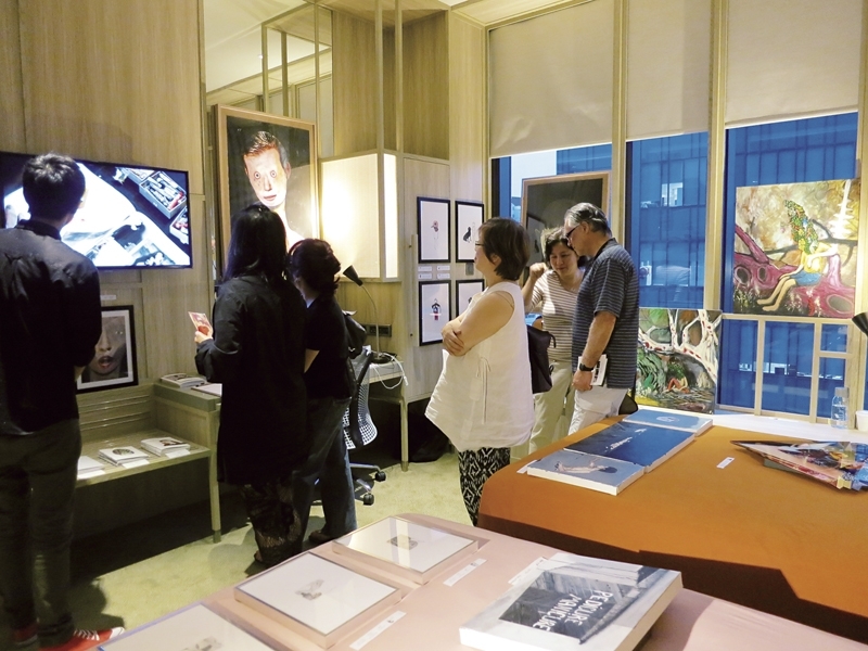 參與Singapore Art Apart Fair。