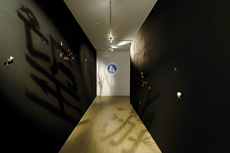 劉時棟《岧》．綜合媒材、畫布．2014．194×130 cm。圖／大未來林舍畫廊
