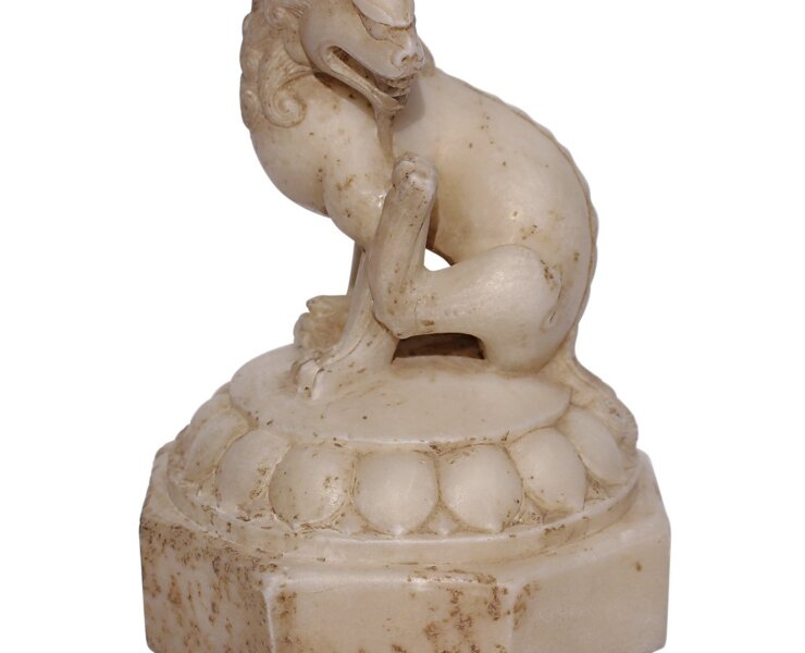 唐代〈獸型石雕〉。圖╱Littleton & Hennessy Asian Art Ltd.。