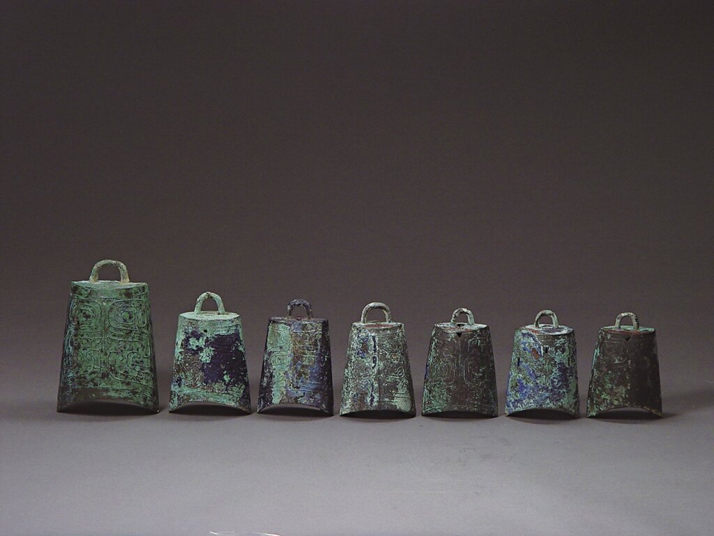 〈編鈴〉,1976年出土於扶風縣莊白一號窖藏。