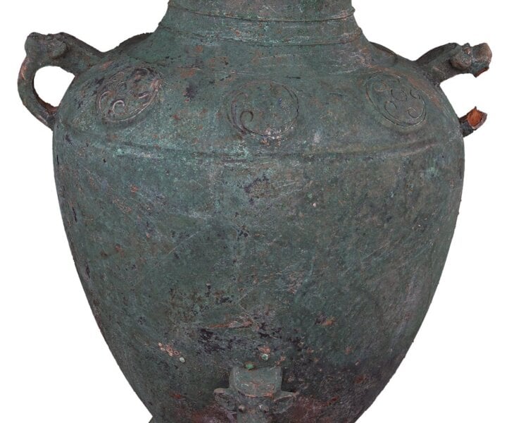 〈銅罍〉，2012年出土於渭濱區石嘴頭村M1。