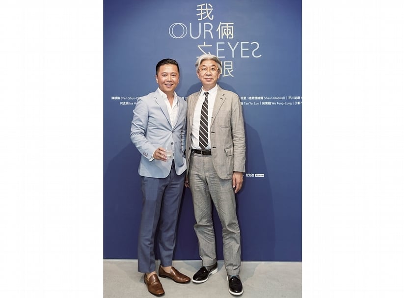 双方藝廊負責人胡朝聖（左），與台北市文化局局長倪重華。