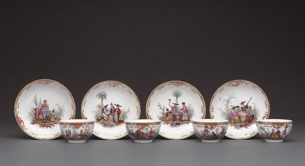 四個茶杯與四個底碟；茶與咖啡兼用的「日本式餐瓷」組，約1770年，硬質瓷器，柏林皇家御窯。©德國慕尼克古董商Röbbig München／Photos：Christian Mitko。