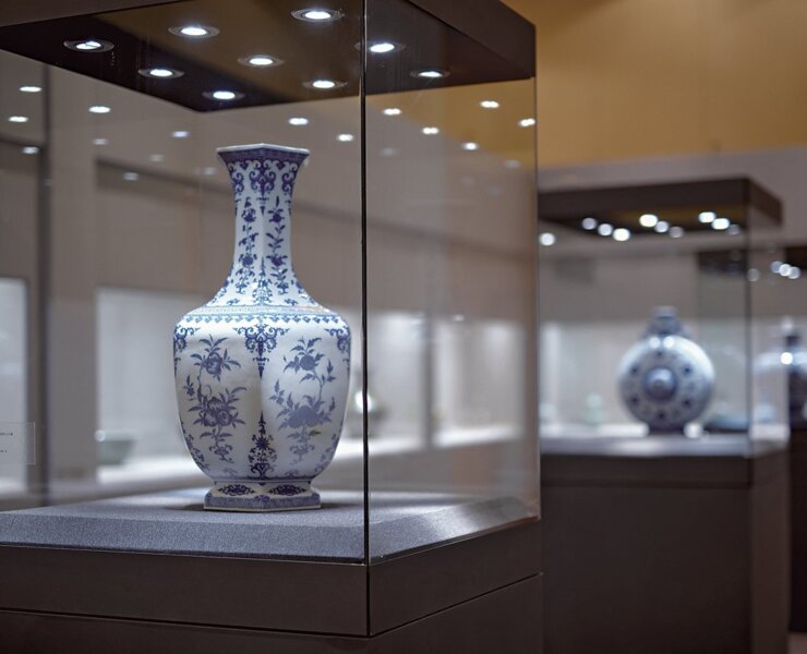 開幕首展「御賞拾珍－元明清官窯瓷器珍藏」。