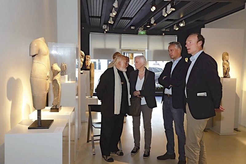 古董商展場。