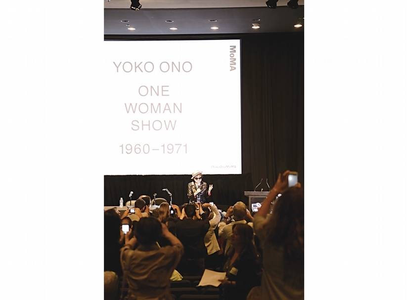 高齡八十二歲的小野洋子神采奕奕地出席「Yoko Ono：One Woman Show, 1960-1971」開幕記者會。攝影｜秋韵