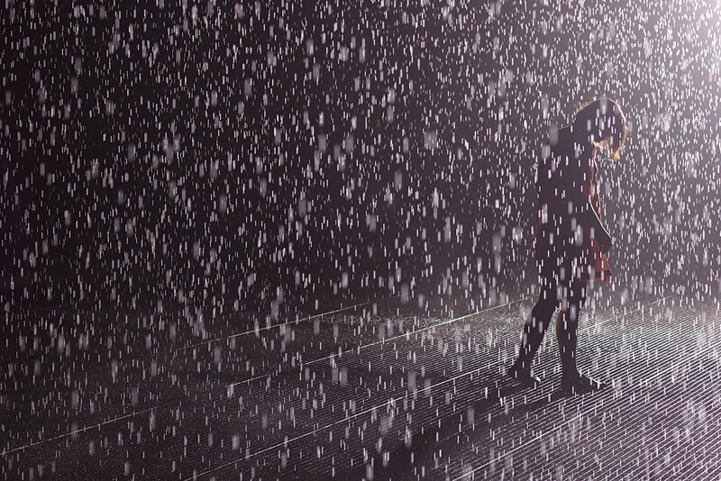 今年9月，曾在紐約MoMA造成萬人排隊的《雨屋》（Rain Room）將正式登陸。（有蘭登國際提供）