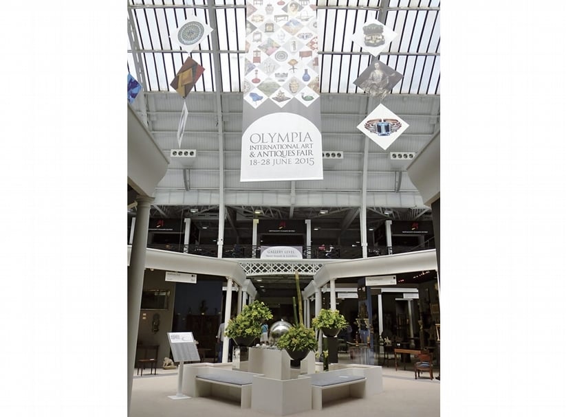 Olympia International Art & Antiques Fair會場內部。