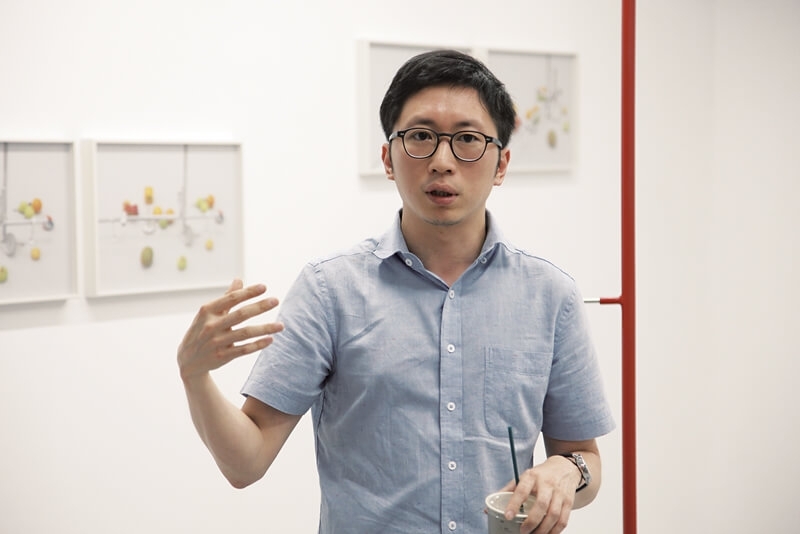 藝術家林國威於展覽開幕現場。（谷公館提供）