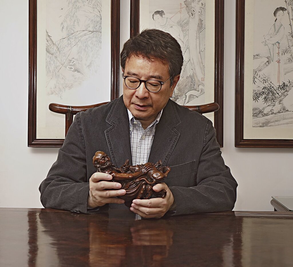 敏求精舍、清翫雅集資深藏家陳永杰，收藏竹雕30年。
