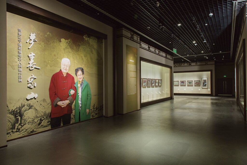 遼博館藏傅抱石1961年以毛澤東詩句「芙蓉國裡盡朝暉」所繪作品。