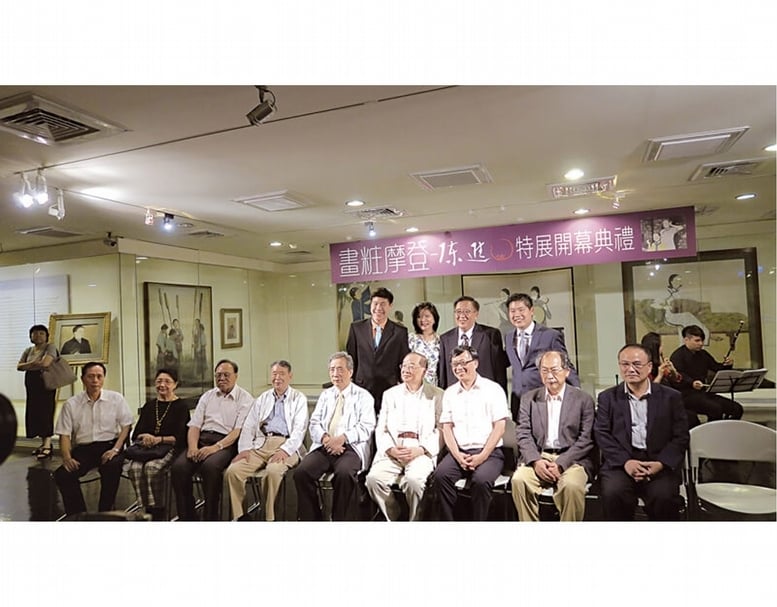 開幕活動與會來賓合照,後排為陳進之子蕭成家全家福,前排由左至右為:前國立故宮博物院副院長林柏亭、前師大美術系教授梁秀中、前中華民國油畫協會理事長吳榮隆校長、師大美術系榮譽教授王秀雄、國策顧問黃光男、文化部長洪孟啟、國立歷史博物館館張譽騰、前國美館館長黃才郎、國美館館長蕭宗煌。