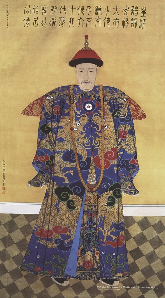 清〈六十六代衍聖公像〉，山東曲阜孔廟藏，188×105 公分。圖片採自Hou Xinjian ed.,《Confucius》，Jinan：Qilu Press，2007，p.108。